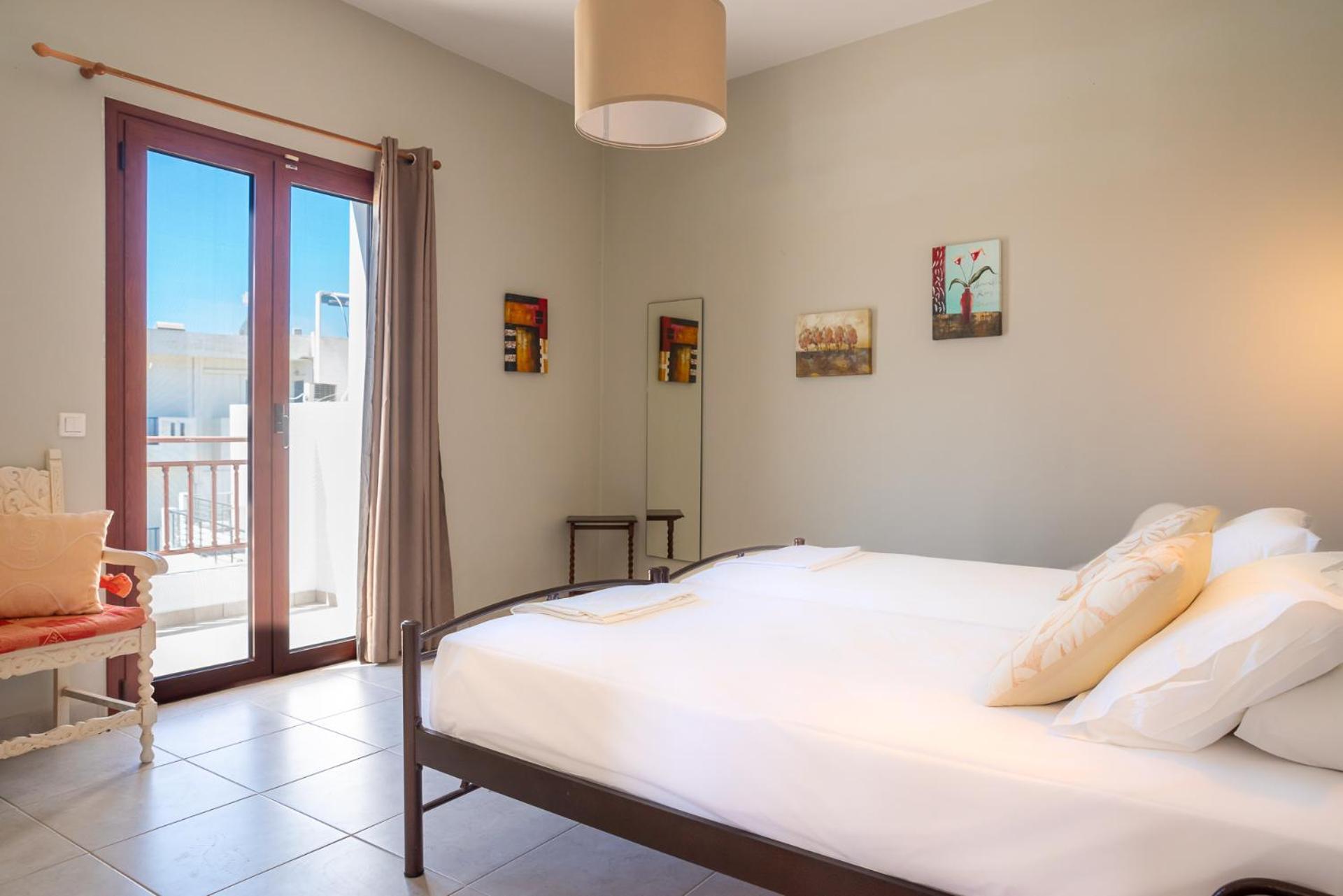 Stratos By Mroom Apartments Makrýgialos Esterno foto